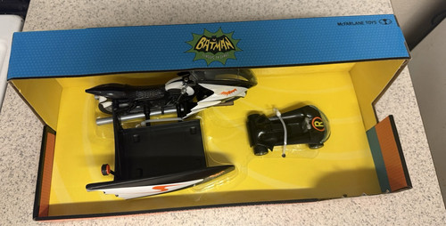 McFarlane DC Retro Batman '66 Classic TV Series Batcycle with Side Car NEW - Picture 3 of 3