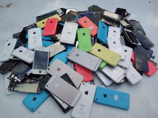 gros lots des iphones et pieces detachee 20 kilos