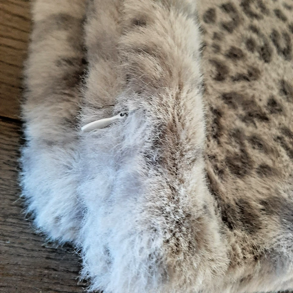 Travesseiro Adrienne Landau Home cinza com estampa de animais, 22 polegadas de pele sintética SOMENTE CAPA - Imagem 4 de 4