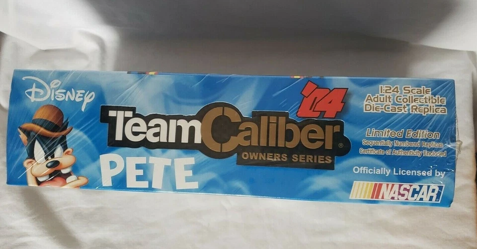 Team Caliber Owners Series Daytona 500/Peg Leg Pete 2004 1/24 nuevo en caja sellada Foto 2 de 4