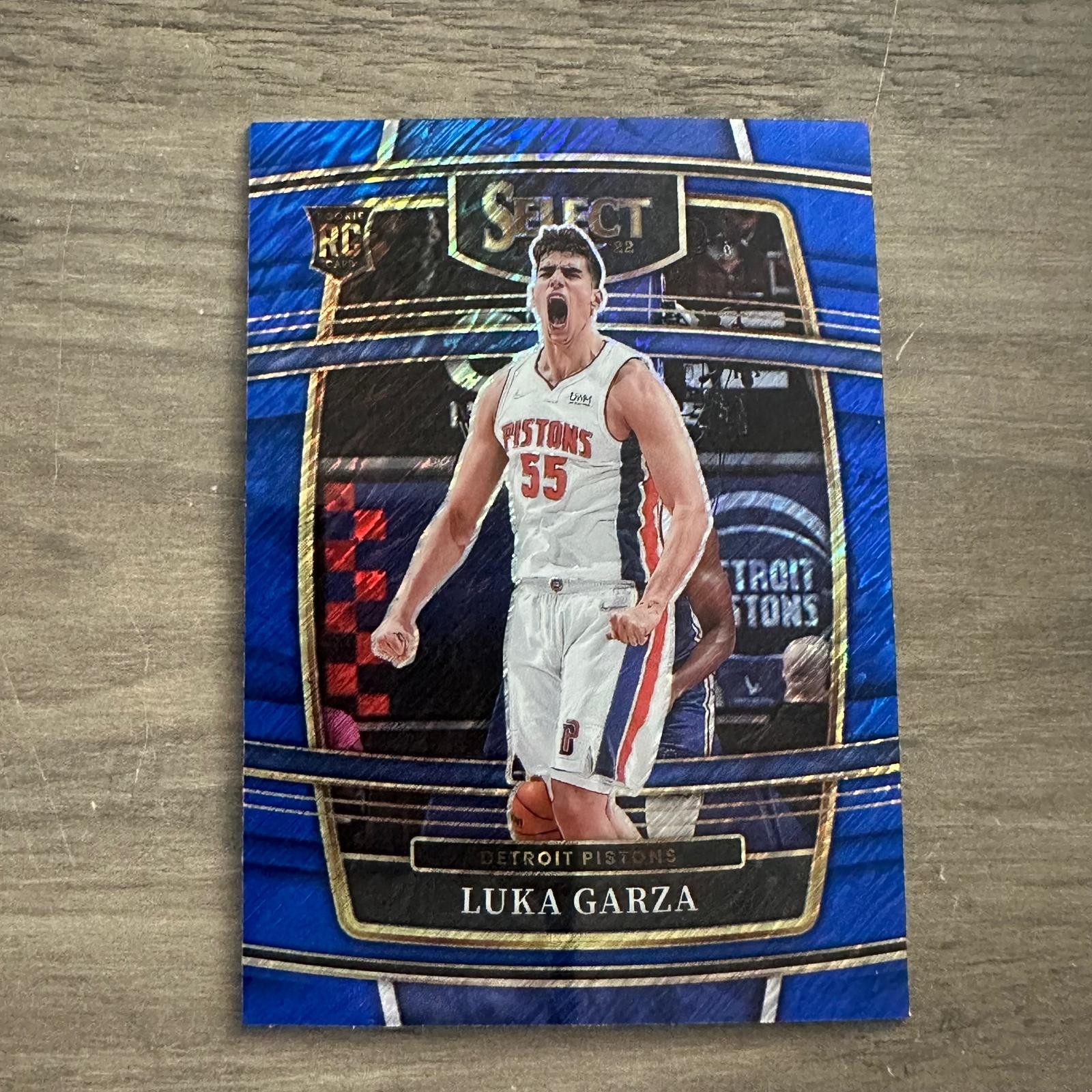 Luka Garza #22 2021-22 Panini Select Blue Shimmer Prizm RC Pistons
