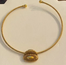 Vintage PD Premier Designs Signed Gold Tone Metal Choker Pendant Necklace 3528