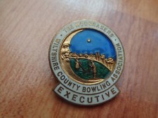 CLASSIC WILTSHIRE COUNTY MOONRAKERS BOWLS CLUB BOWLING ENAMEL BROOCH PIN BADGE