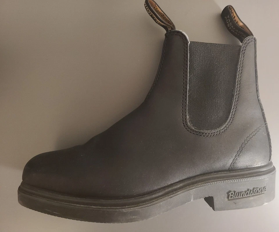 ONLY WORE FEW TIMES Blundstone Womans Leather Boots US6.5 AU3.5 Black Chisel Toe - Image 2 of 4