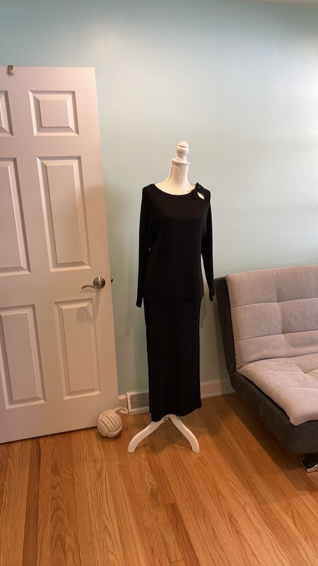 Adrianna Papell Black Sweater n Skirt Suit M Beading Bow 