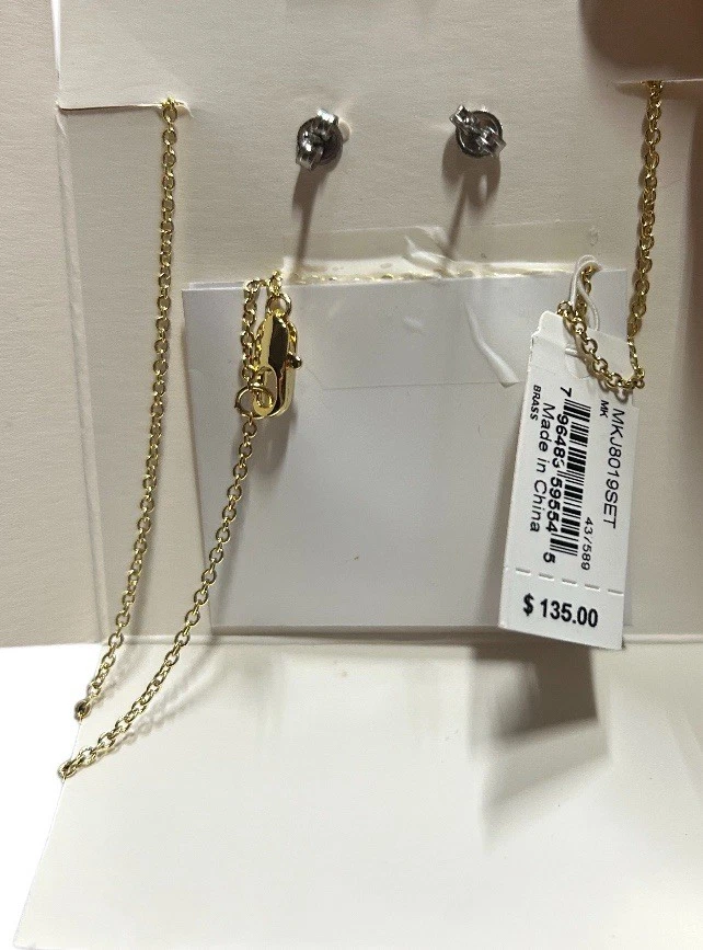 Collar y pendientes Michael Kors MK Logo colgante tono dorado latón nuevos con etiquetas en caja Foto 3 de 4