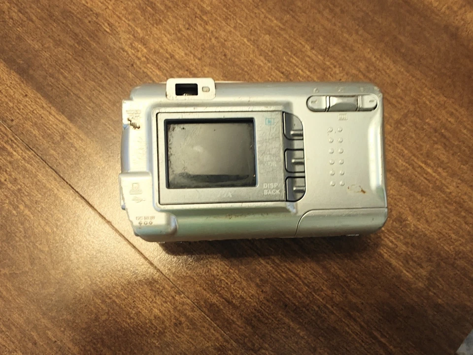 Fujifilm FinePix A330 3.2MP Digital Camera Silver Working With 16MB SD Card - Image 3 of 4