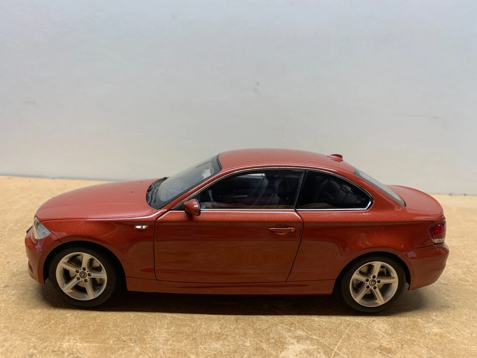 KYOSHO BMW 1 SERIES COUPE 1/18 EN BOITE C1 TO - Photo 3/4