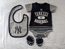 NWOT 3/6 Mo Magestic Yankees Baby Outfit Bodysuit, Bib  Booties 