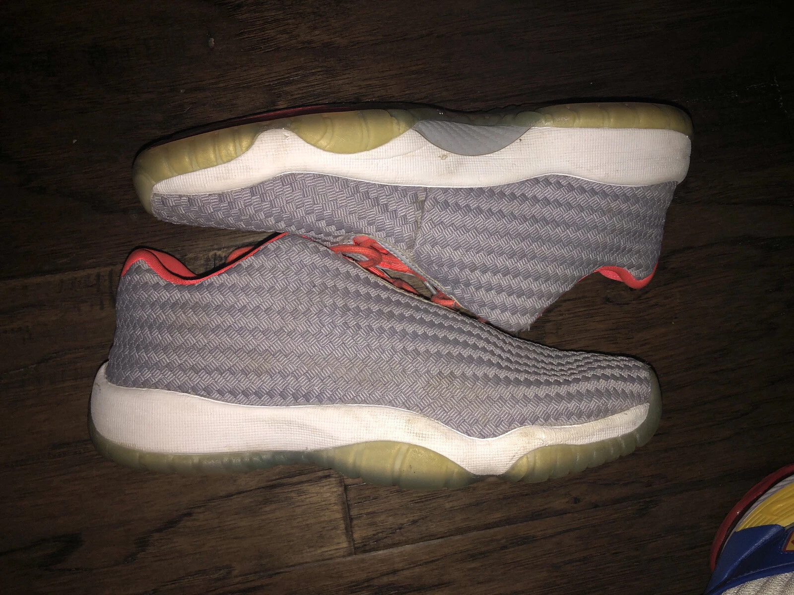 Air Jordan Future Low taglia GS 6.5Y GS = donna taglia 8 grigio infrarossi bianco
