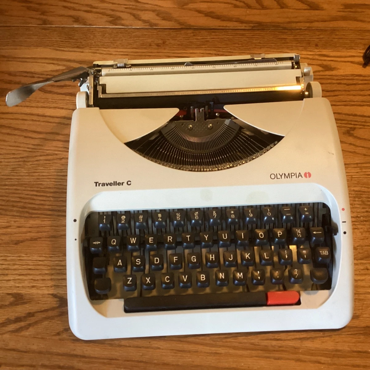 Olympia Traveller Typewriter In Collectible Typewriters for sale