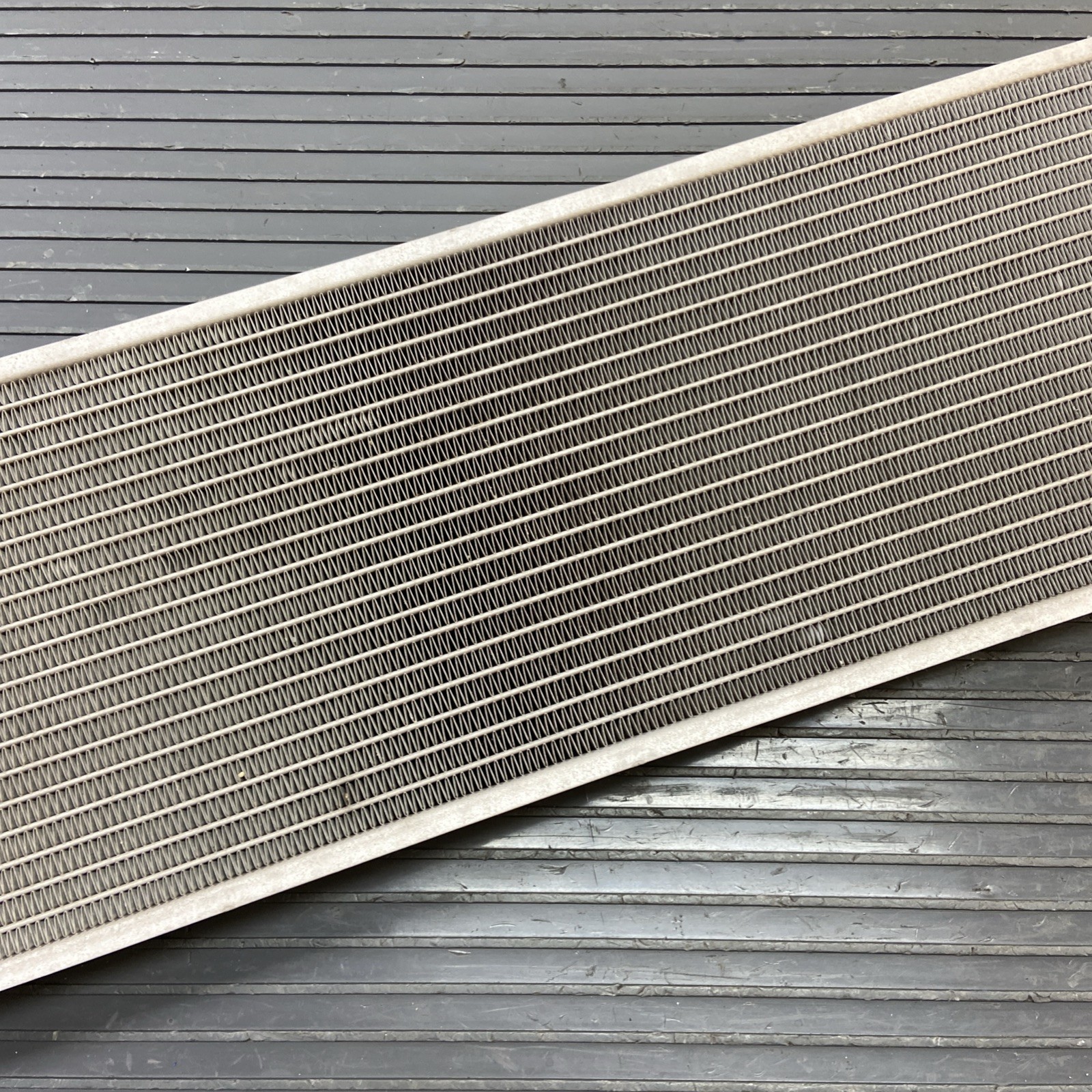2018-2023 Maserati Levante 3.0L Auxiliary Water Coolant Radiator 670103891 OEM
