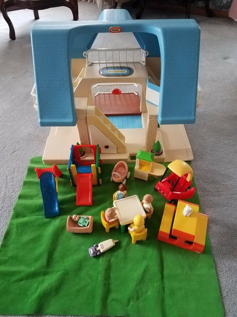 Vintage Little Tikes Stable Barn Only No Accessories Model 5560 00