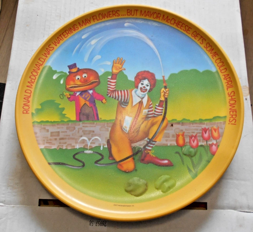 VINTAGE 2 X RONALD McDONALD COLLECTORS McDONALDS MELAMINE PLATES 1977 - Image 2 of 3