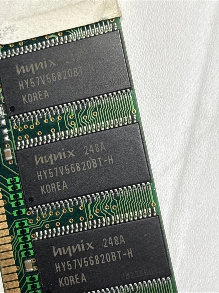 HYNIX 256 MB SD-RAM 168-PIN PC-133 SINGLE RANK HY57V56820BT-H 248A DIMM Memoria - Immagine 4 di 4