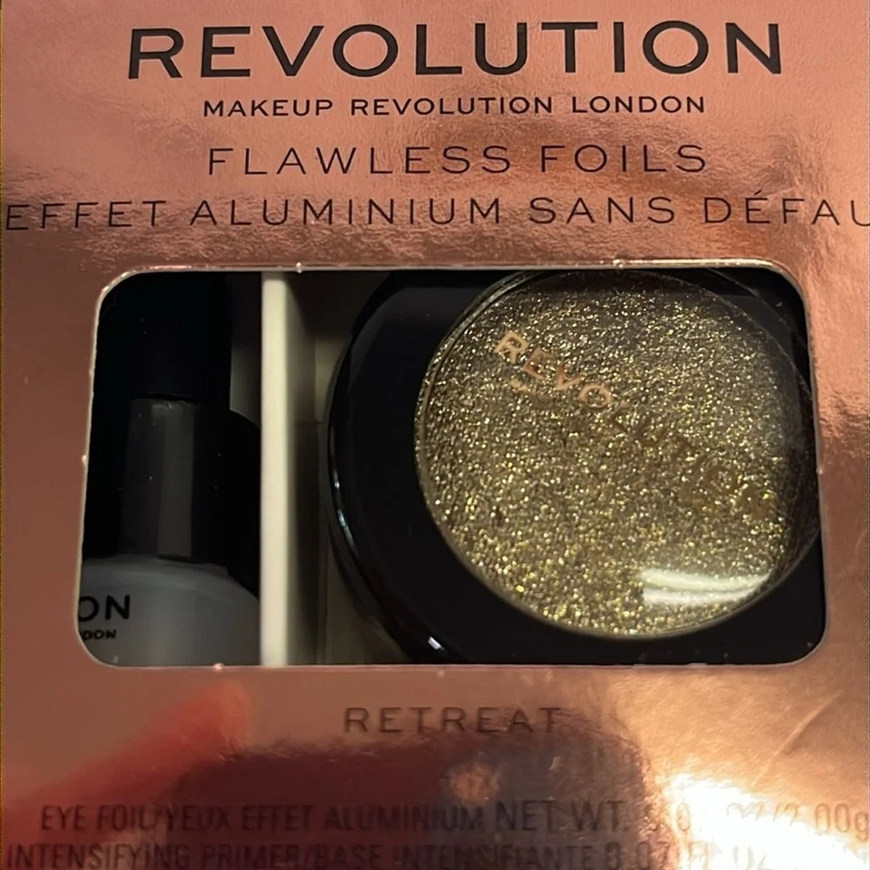 Makeup Revolution Flawless Foils Metallic Eyeshadow & Primer Set Retreat - Image 4 of 4