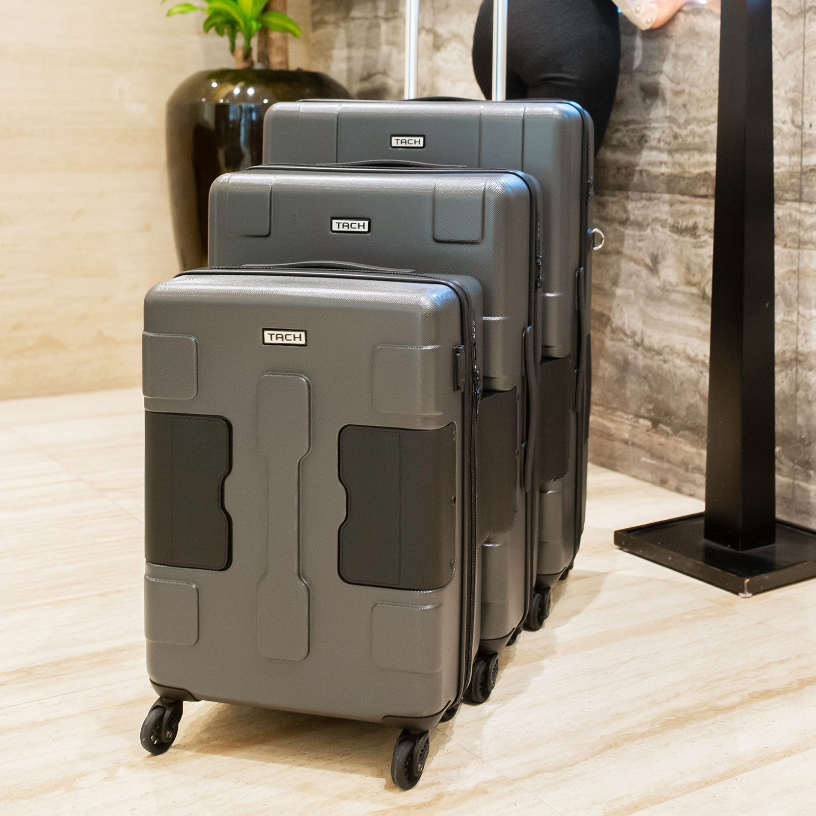 Connectable Hard Shell Carry On Spinner Suitcase Luggage Bag (Used)