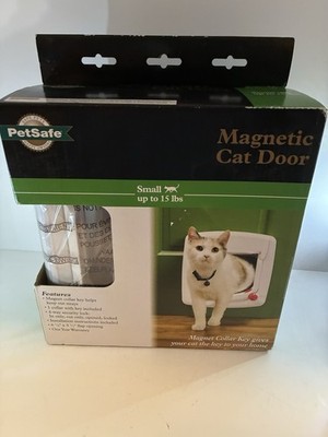 PetSafe 2-Way Cat Flap Indoor Pet Door, Small Petite 1-15 lbs Manual Slide Lock.