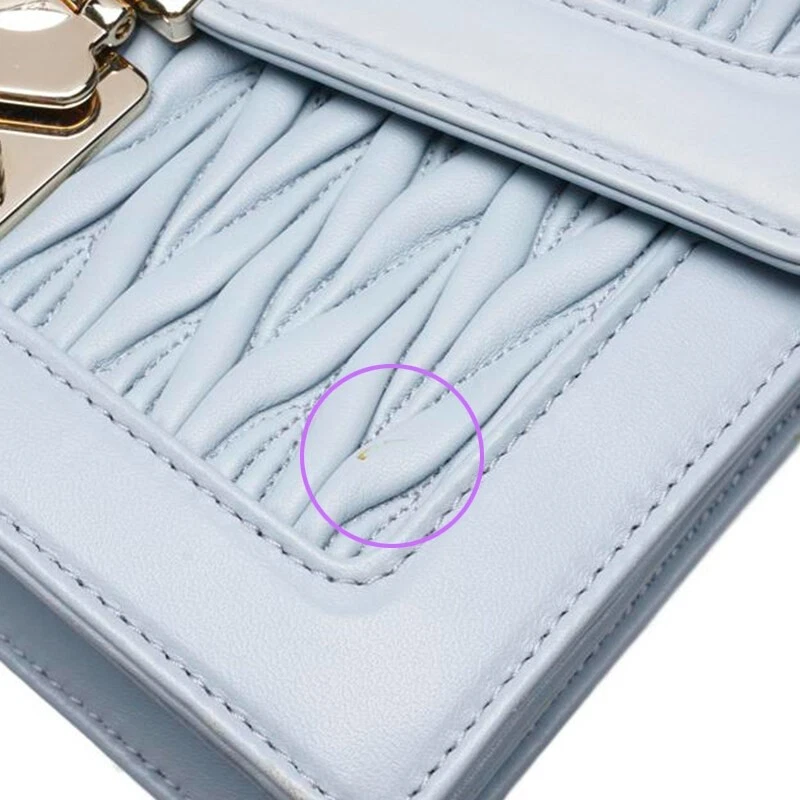 Borsa a tracolla donna Miu Miu pelle di agnello blu cielo matelasse riservata catena oro