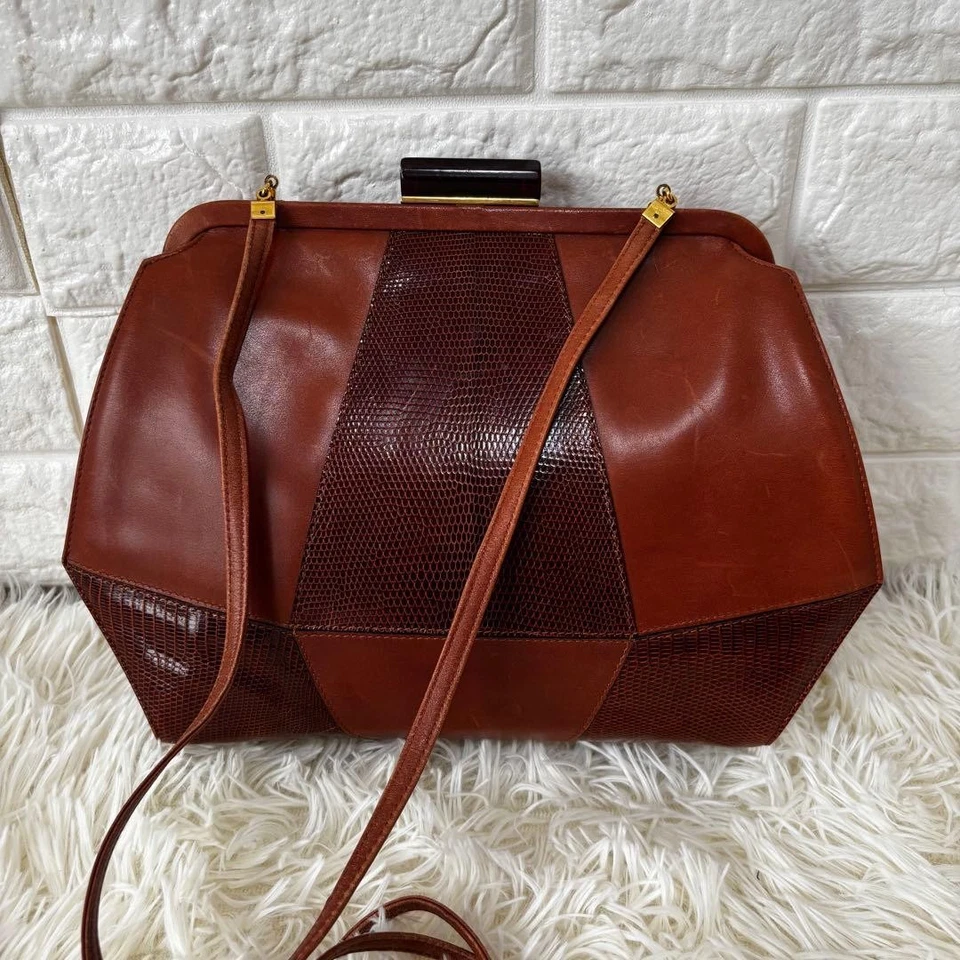 Bolso de Hombro Salvatore Ferragamo Cuero Marrón Dorado Herrajes Raro Estado Foto 2 de 4