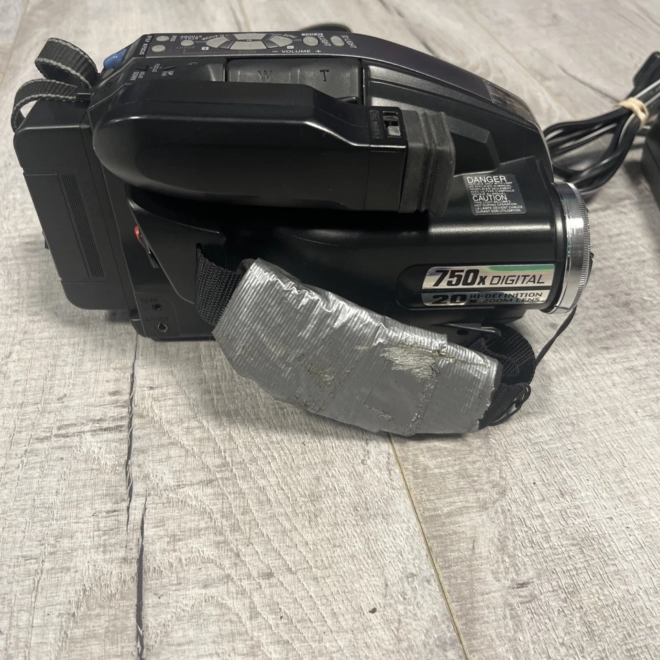 Panasonic PV-L452D VHS-C PhotoShot Palmcorder UNTESTED FOR PARTS/REPAIR- AS-IS! - Image 4 of 4