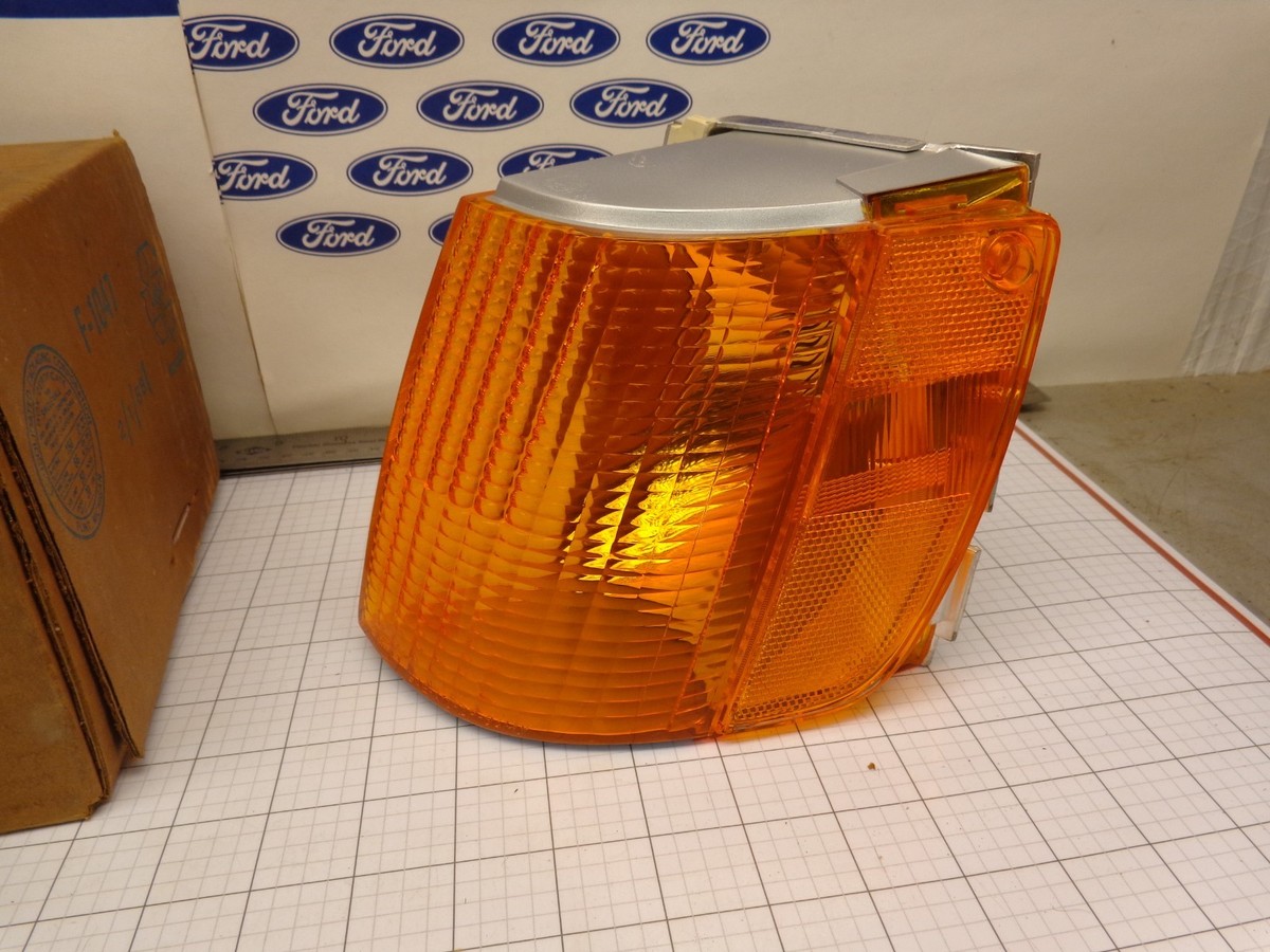 エナジーマーカー　まとめ売り □□□専用□□□ 4点 FORD OEM NOS E46Y-13201-A Front