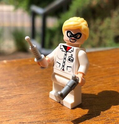 Harleen Quinzel Harley Quinn from 10937 Batman minifig LEGO SUPER HEROES Dr