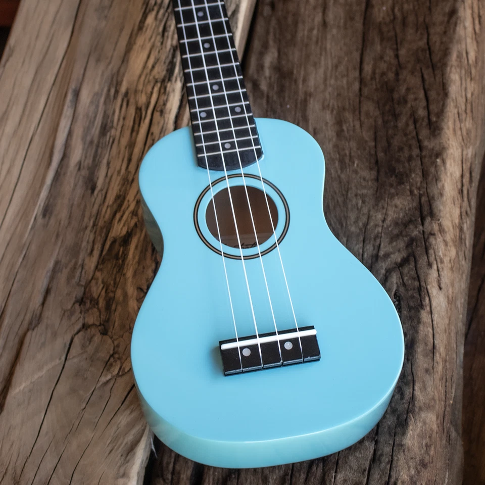 Ukelele soprano azul Daphne tilo diente de sierra 15 trastes principiante estudiante Uke Foto 2 de 4