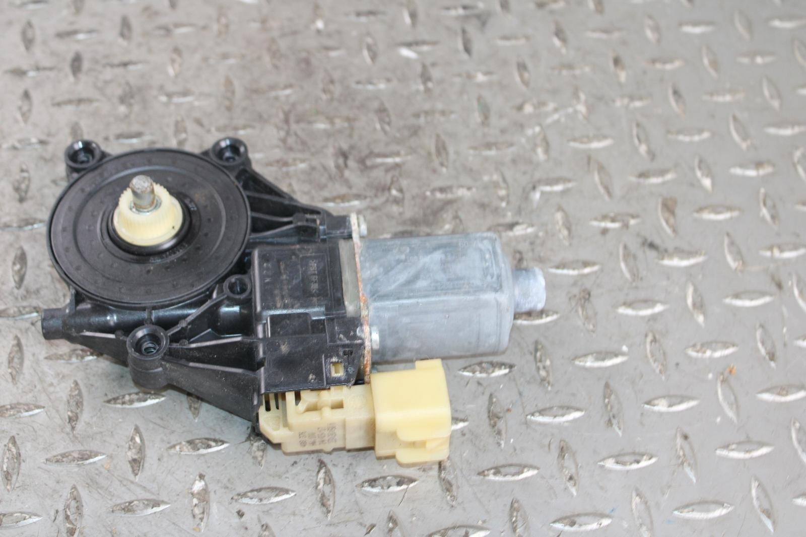 Maserati Ghibli 2014-2021 Rear Left Power window motor