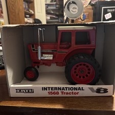Ertl International 1568 V8 Tractor Diecast 1/16 Scale USA 1994 NOS 4603