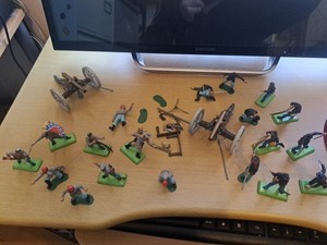 ACW051 Confederate Infantry Kneeling Loading figurines et collections