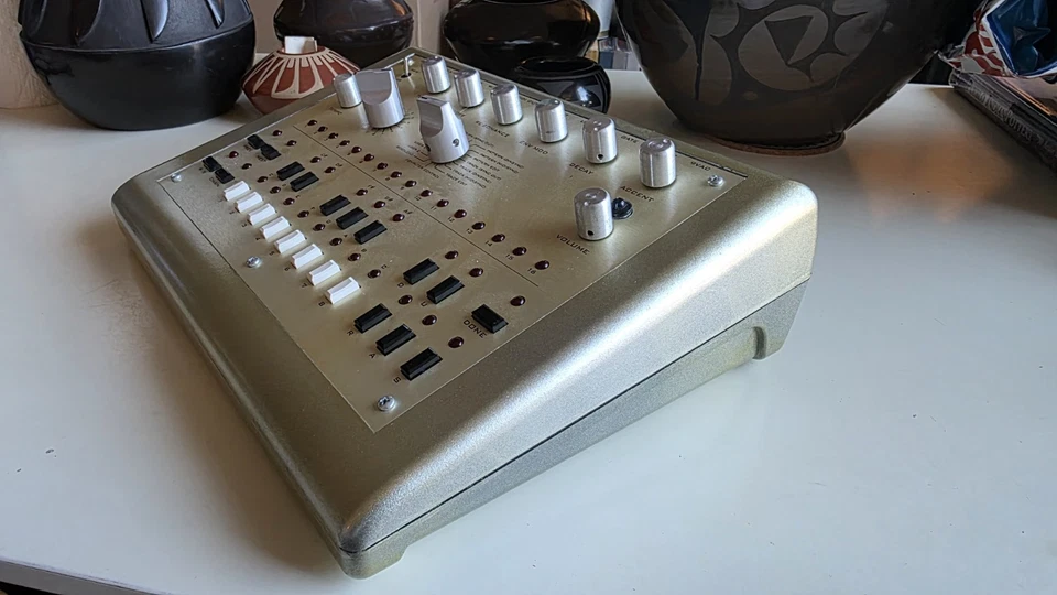 x0xb0x / Xoxbox TB-303 Style Analog Bass Synth Sequencer Acid Techno - Image 3 of 4