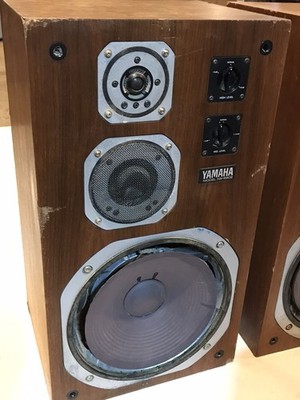 Set of Vintage Yamaha NS-690 II speakers with grills. Partially