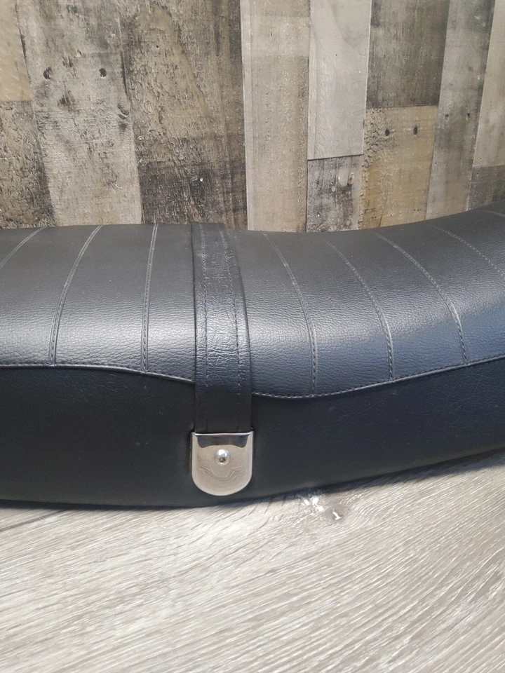 Sillín de asiento de pasajero Triumph Thunderbird 900 deportivo para conductor 2300221  Foto 3 de 4