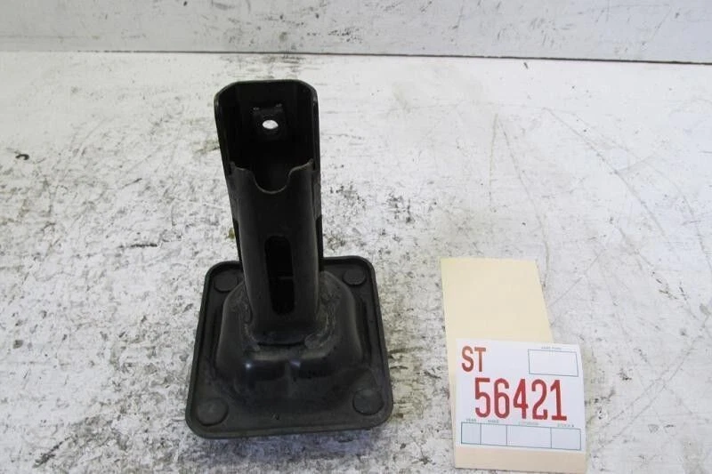 Soporte de montaje de parachoques trasero pasajero derecho Suzuki Verona 2004-2006 Foto 4 de 4