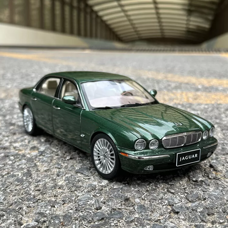 Almost Real AR 1/18 Scale Jaguar XJ6 X350 Metal Diecast Car Model Green