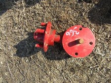 WHEEL RAKE AXLE HUB ASSEMBLY NEW HOLLAND?? HAY RAKE #2