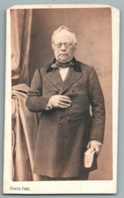 CDV 1870 man age wall with round glasses photo old Pierre Petit in Paris