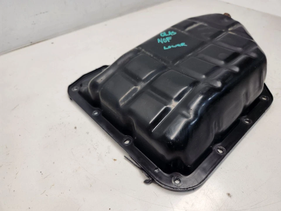 2010-12 Hyundai Santa Fe (3.5L / AT) Lower Oil Pan  - Image 4 of 4