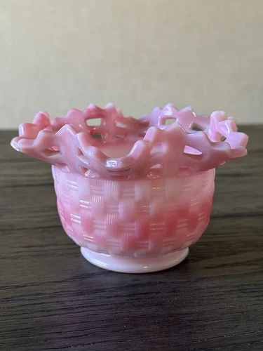VTG Fenton Rosalene Slag Pink Glass Ruffled Lattice Edge Basket Weave Bowl READ
