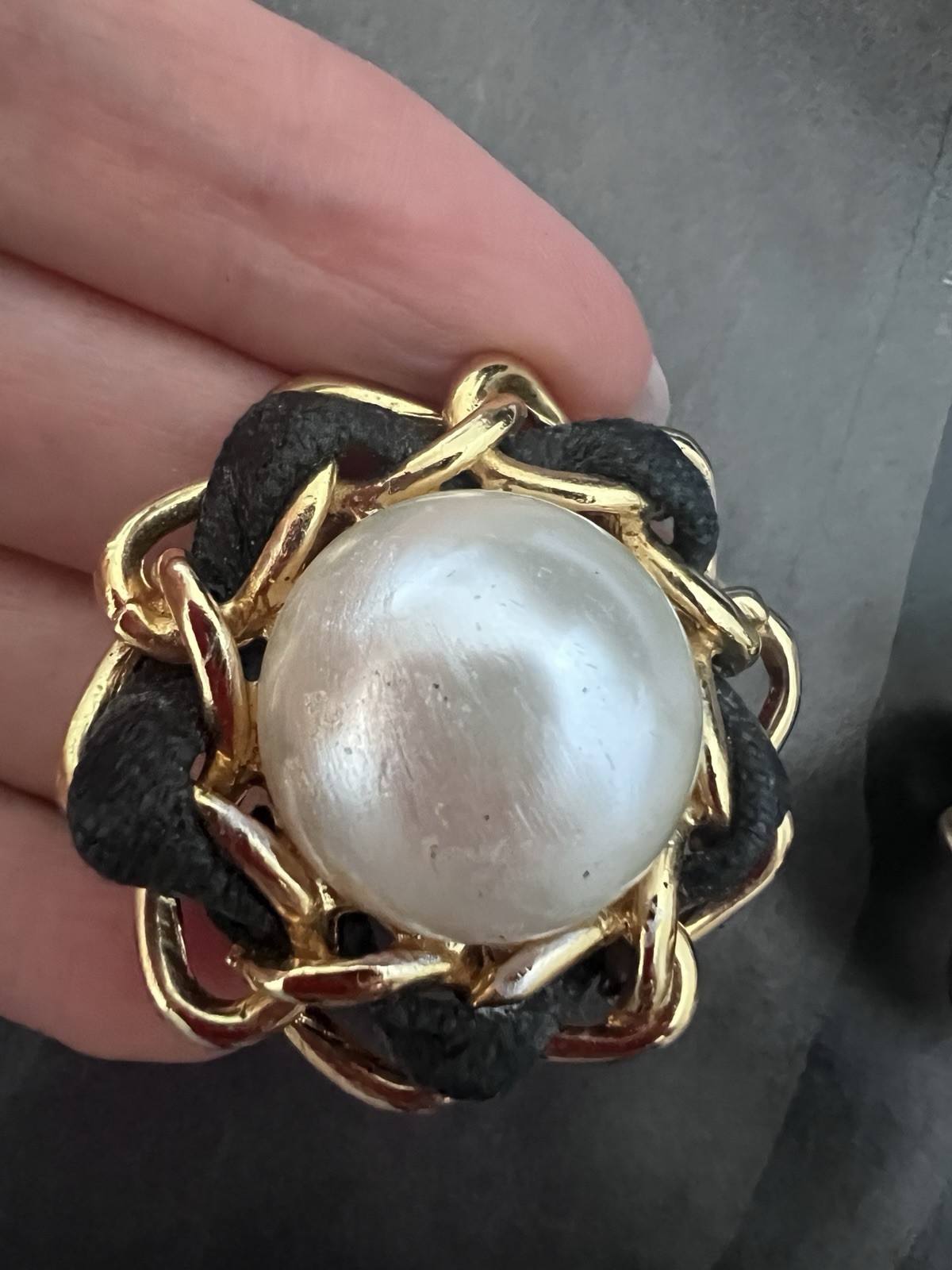 vintage chanel pearl earrings thumbnail 6