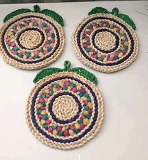 Juego De Colección De 3 Remaches Tejidos De Paja Manzana - Porta Ollas... Decoración de cocina