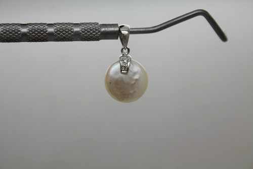 14k White Gold BUTTON PEARL & DIAMOND ACCENT drop pendant #