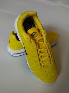 chrome yellow air max plus