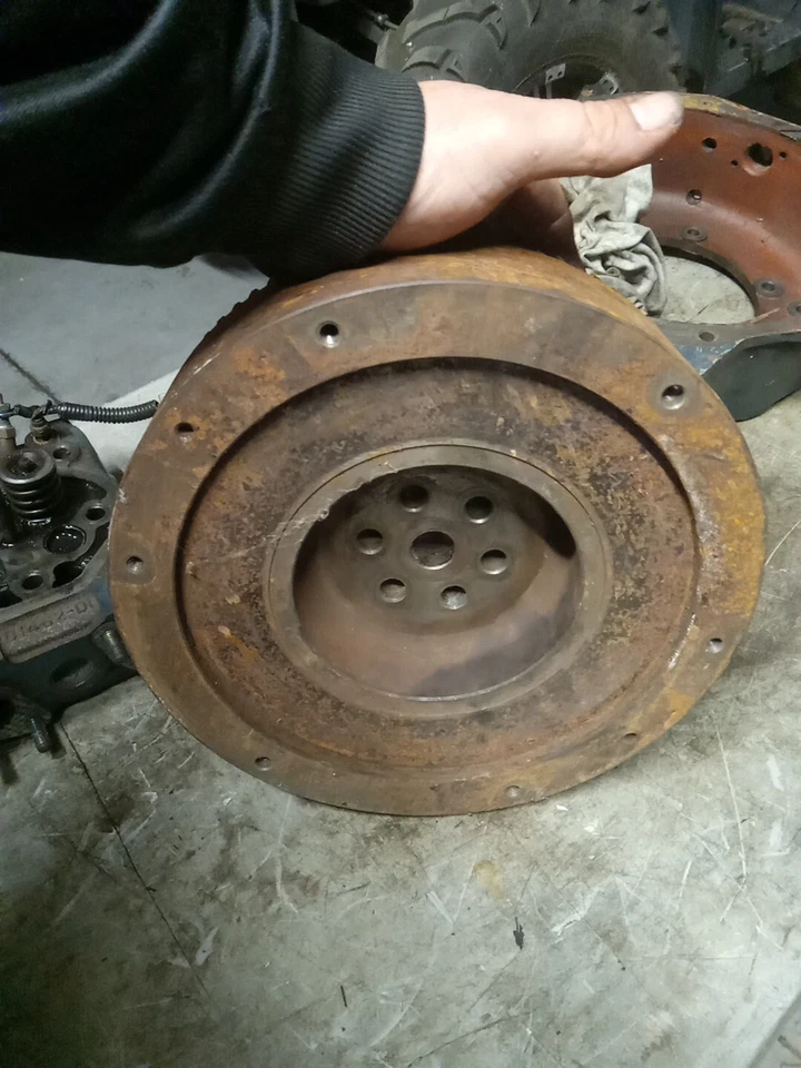 KUBOTA D1402 DIESEL ENGINE FLYWHEEL  - Image 2 of 3