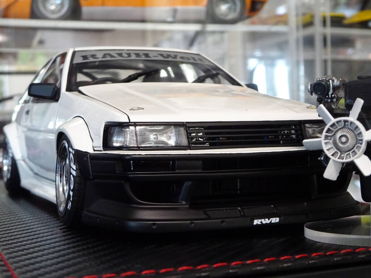 1/18 Ignition Model RWB AE86 White Black w/ Engine Box From 1/18 Ignition Model RWB AE86 White Black w/ Engine Box From
