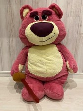 Peluche super grosse pose debout moelleuse 70 cm Lotso