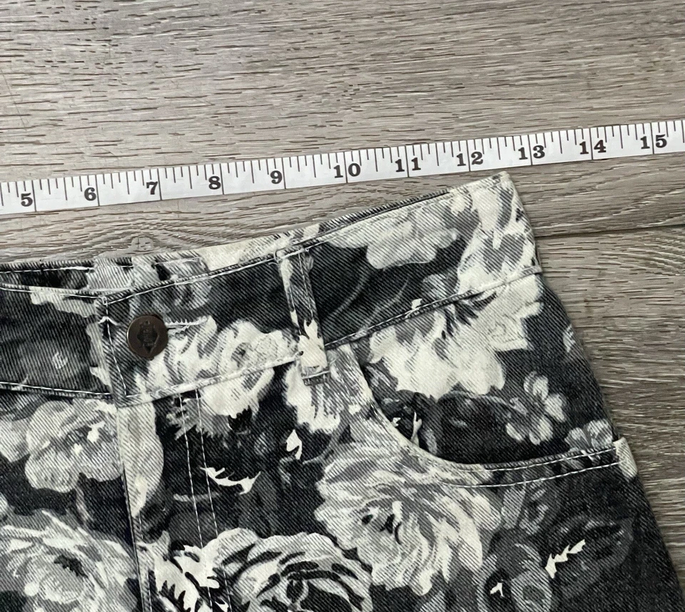 Rare Vtg Bongo For Contempo Casuals B&W Floral Print Denim Bermuda Shorts 25”W - Image 4 of 4