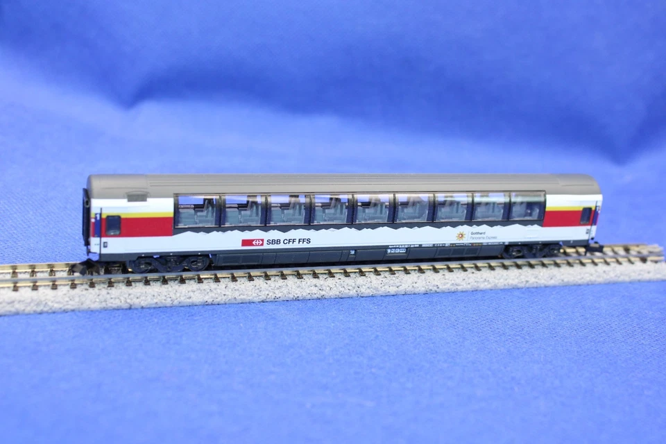 Minitrix 15674-01 SBB EC-Panoramawagen 1.Klasse "GoPex"in schwarz/weiß/lesen