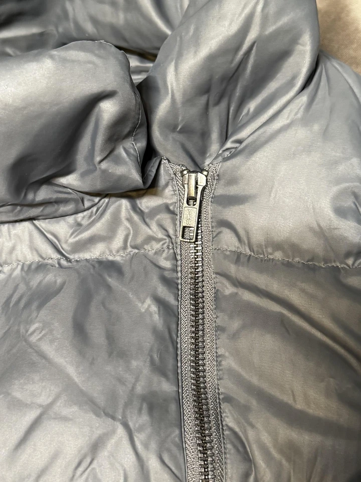 Chaleco acolchado de nailon reciclado gris M Eileen Fisher acolchado F4GGR Foto 3 de 4